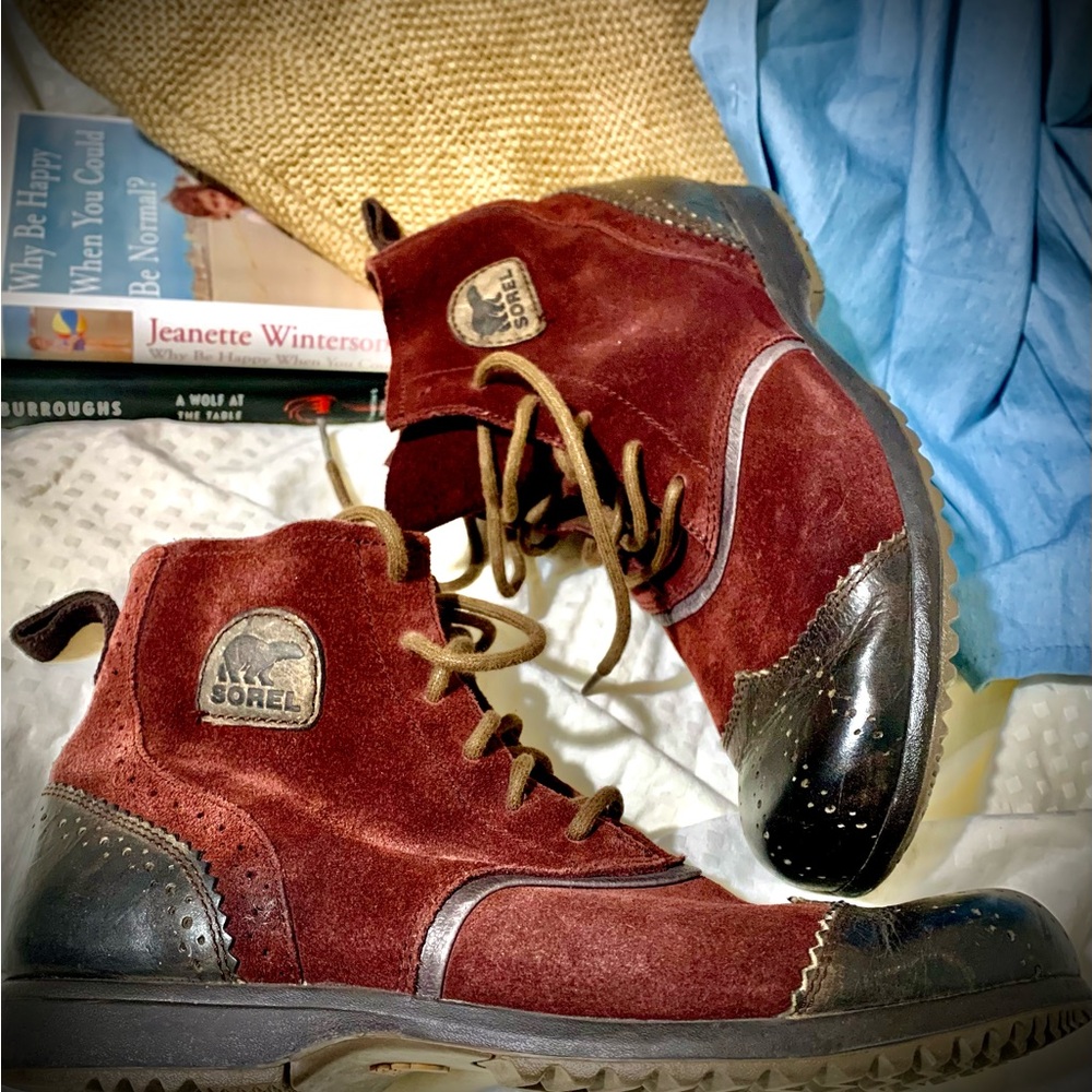 Burgundy Wingtip/Brogues Boots | Bottes brogue suède | 42 SOREL